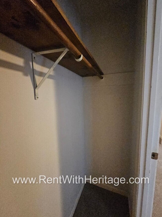 Building Photo - WOW! GORGEOUS HOME / PARTIAL FINISHED BASEMENT / RESORT STYLE POOL/ ALEXANDER HIGH SCHOOL