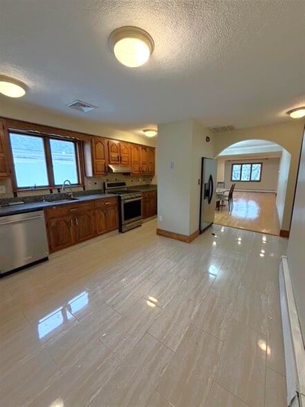 Primary Photo - 33 Lafayette St