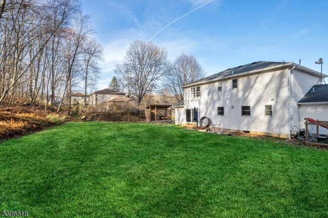 Building Photo - 18 Lisa Dr