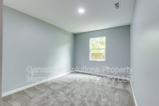 Building Photo - 2930 Primrose Cir