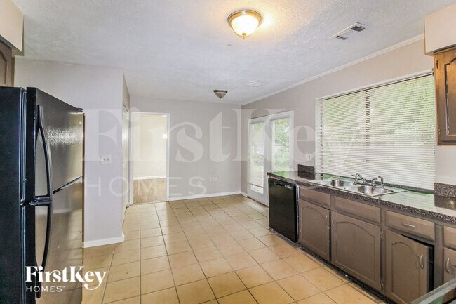 Building Photo - 6719 Timbers E Dr