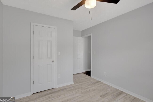 Building Photo - 506 Iris Glen