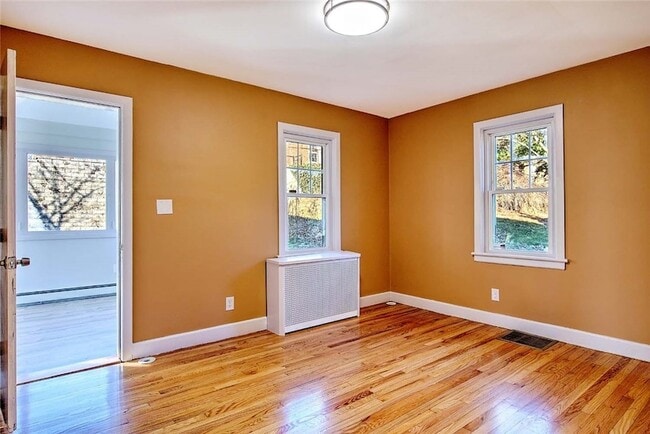 Building Photo - 66 Tyndall Ave