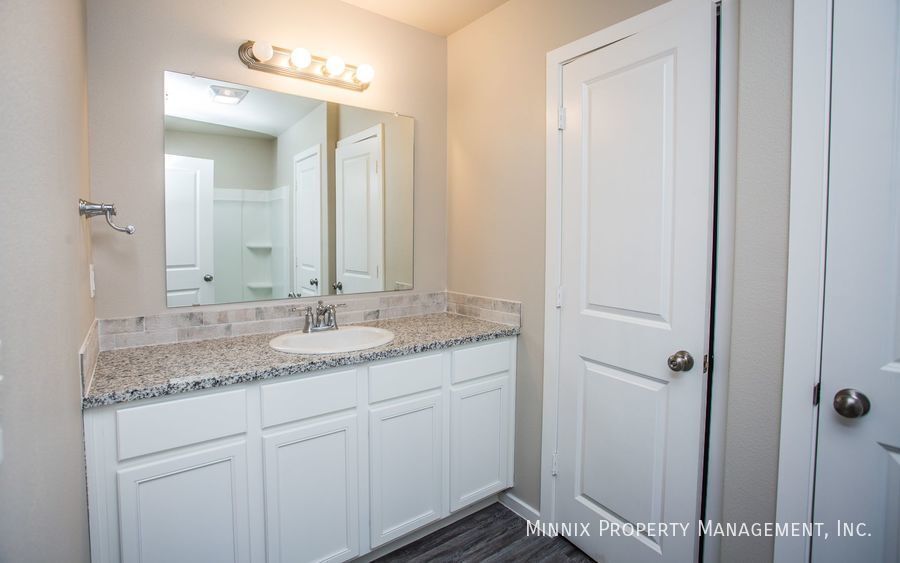 Building Photo - 2114 N Avenue L