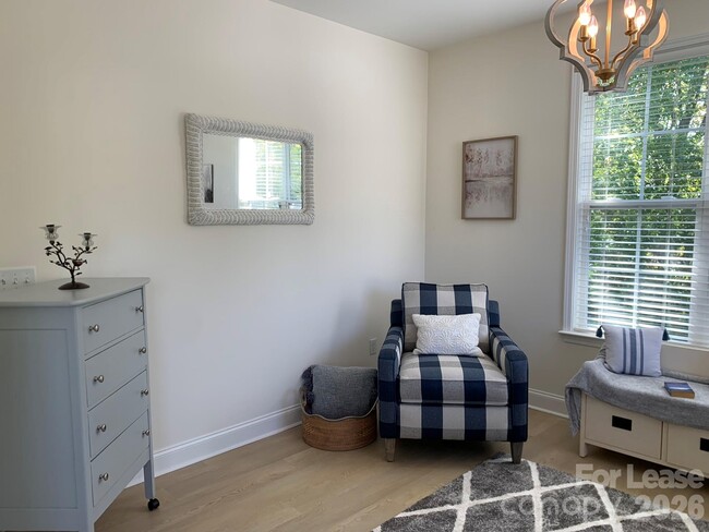 Building Photo - 9033 Rosalyn Glen Rd