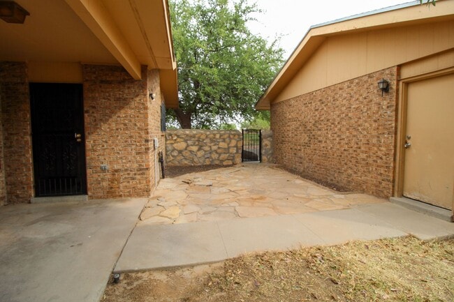Building Photo - 3205 Fierro Dr