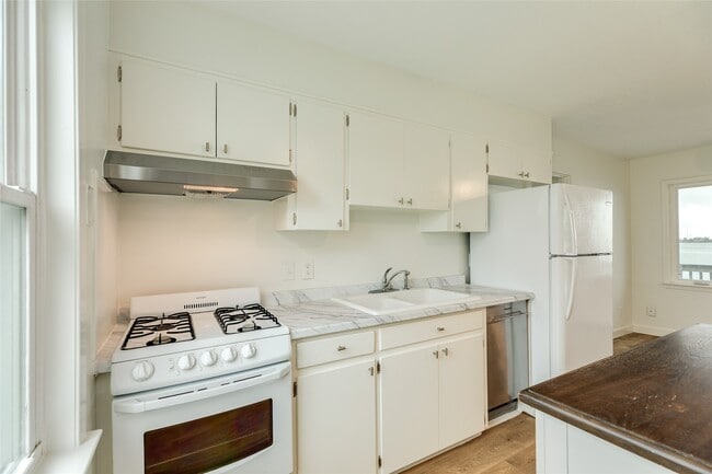 Building Photo - 7204 Avenue N 1/2 Rear