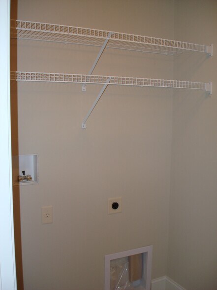 Building Photo - 940 Sautter Dr
