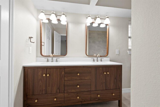 Building Photo - 12434 Briar Forest Dr