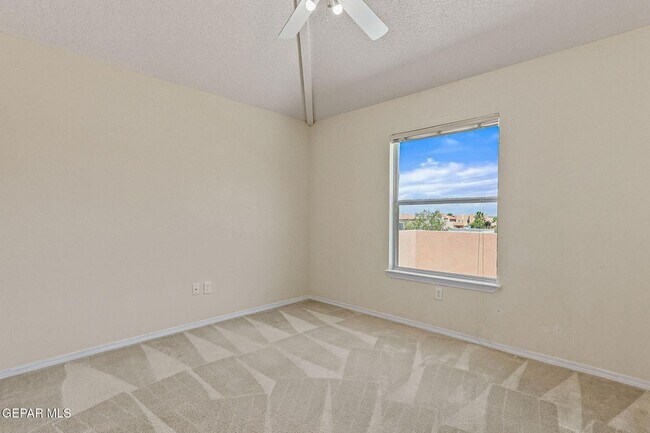 Building Photo - 6377 Franklin Ridge Dr