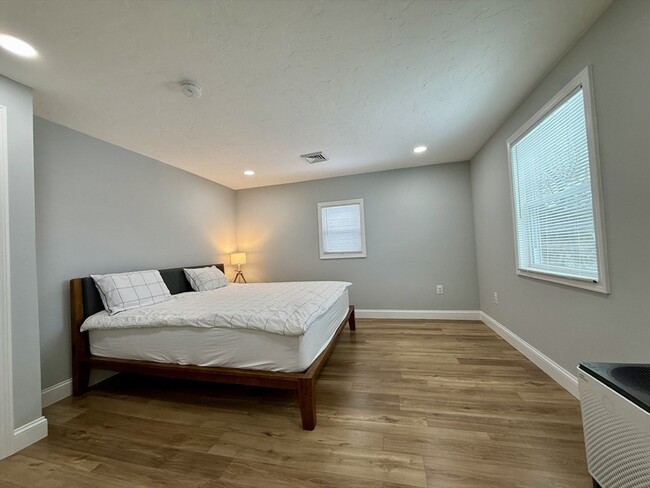 Building Photo - 70 Seminole Ave