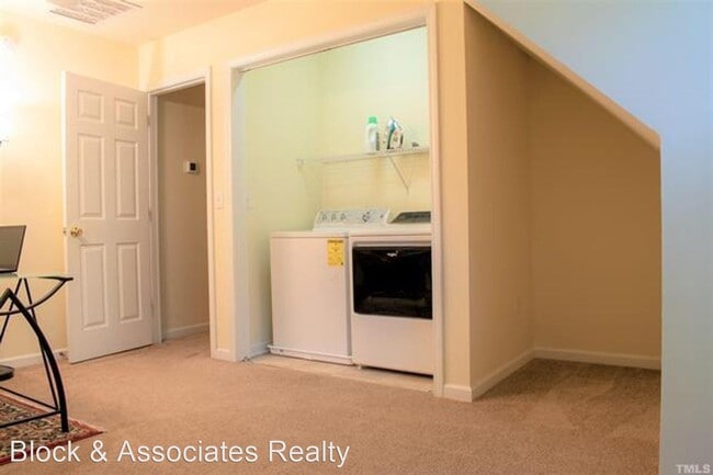 Building Photo - 4 br, 2.5 bath House - 1505 Yellow Rainbow