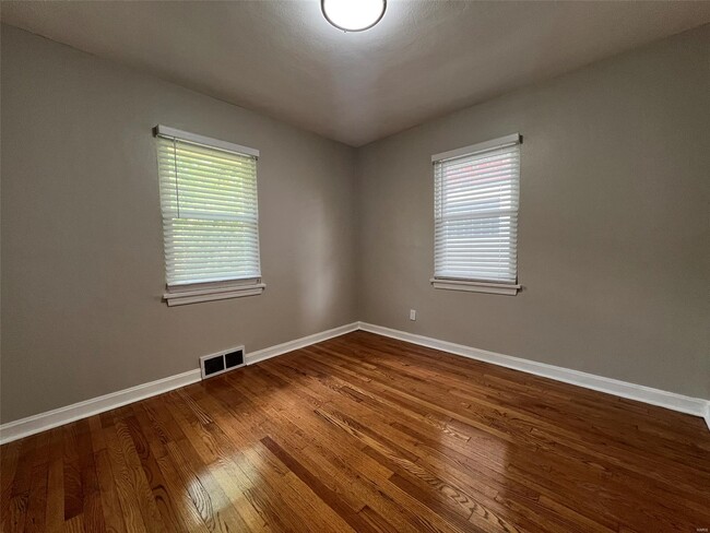 Building Photo - 6911 Pine Ridge Dr