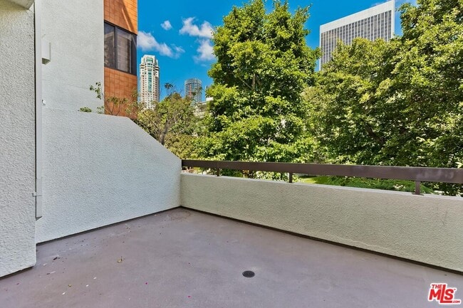 Building Photo - 2142 Century Park Ln