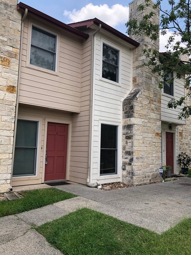 Building Photo - Great Close-In Condo