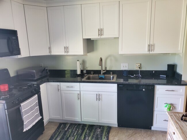 Kitchen - 4402 Dwight Dr