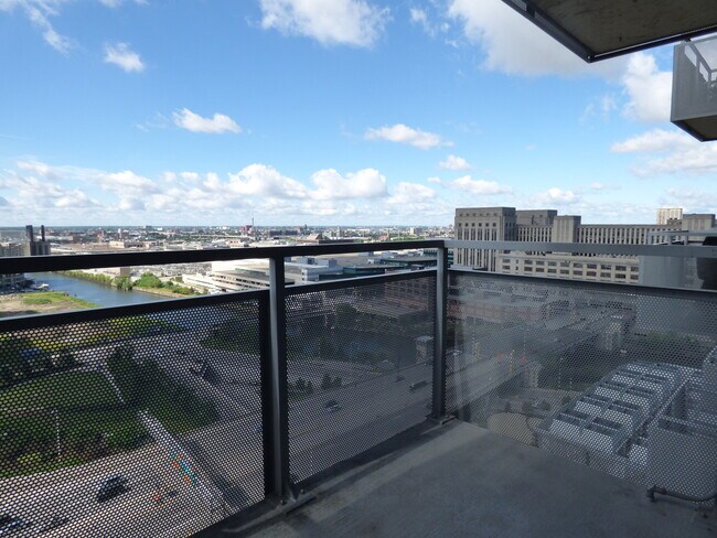 Building Photo - 235 W Van Buren St