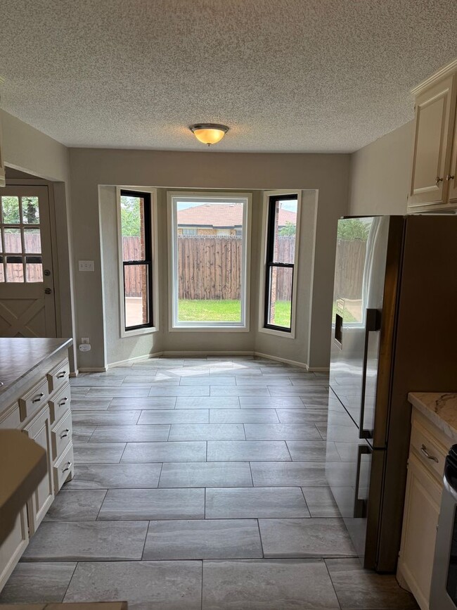Building Photo - Updated 3-2-2 in Northwest Lubbock Near TC...