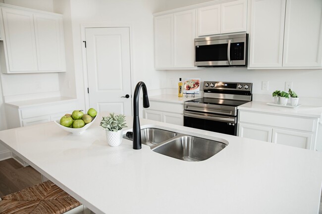 Building Photo - Modern Townhome for Rent!