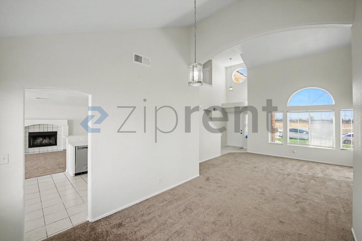 Building Photo - Unit