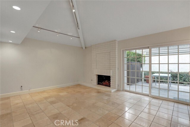 Building Photo - 16 Sycamore Creek