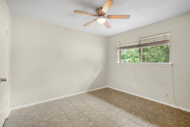 Building Photo - 26407 Magnolia Dr