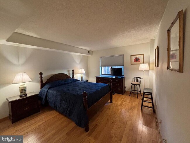 Building Photo - 5903 Mt Eagle Dr