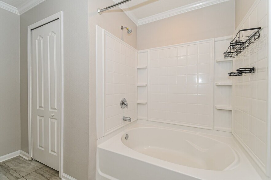 Building Photo - 2231 Pebble Point Dr