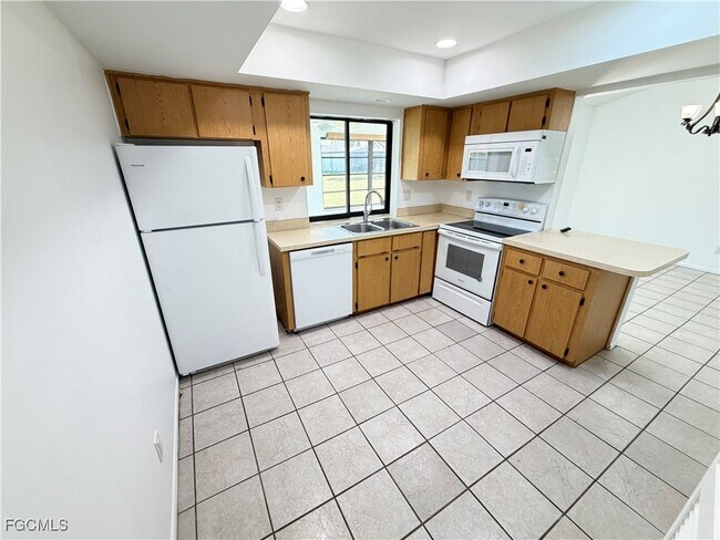 Building Photo - 3313 SE 4th Ave