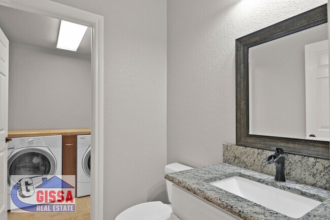 Building Photo - 1043 Longspur Ln
