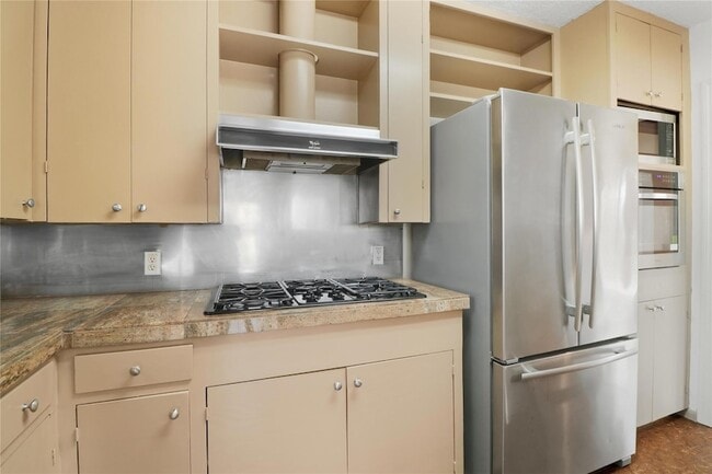 Building Photo - 2007 Montclaire St