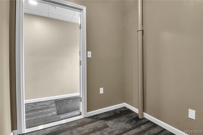 Building Photo - 126 E Niagara St