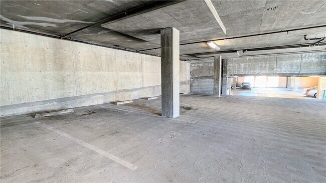 Building Photo - 580 W Main St