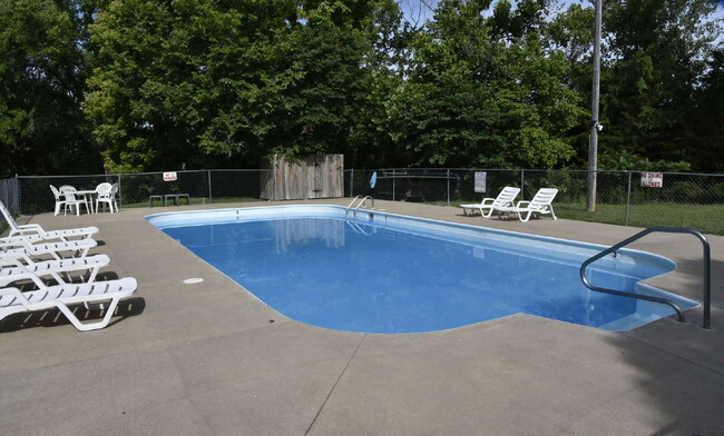 Building Photo - Newly Remodeled 2BR unit