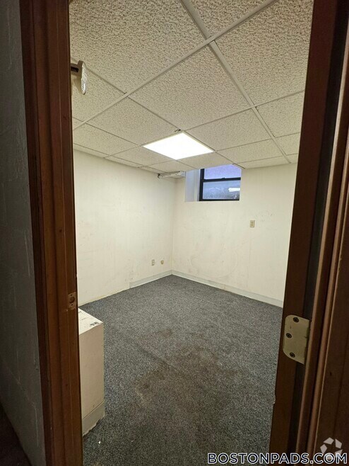 Building Photo - 1247 Beacon St