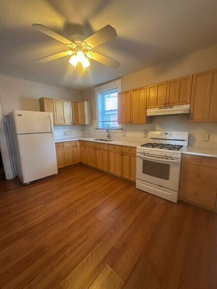 New quartz counters - 5044 Bancroft Ave