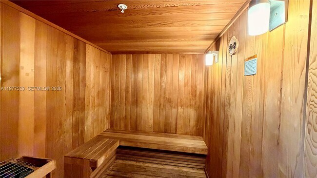 Building Photo - 460 NE 28th St