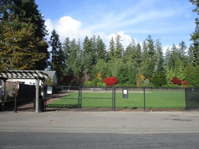 Building Photo - Charming 2 Bedroom, 1 Bathroom Home with P...