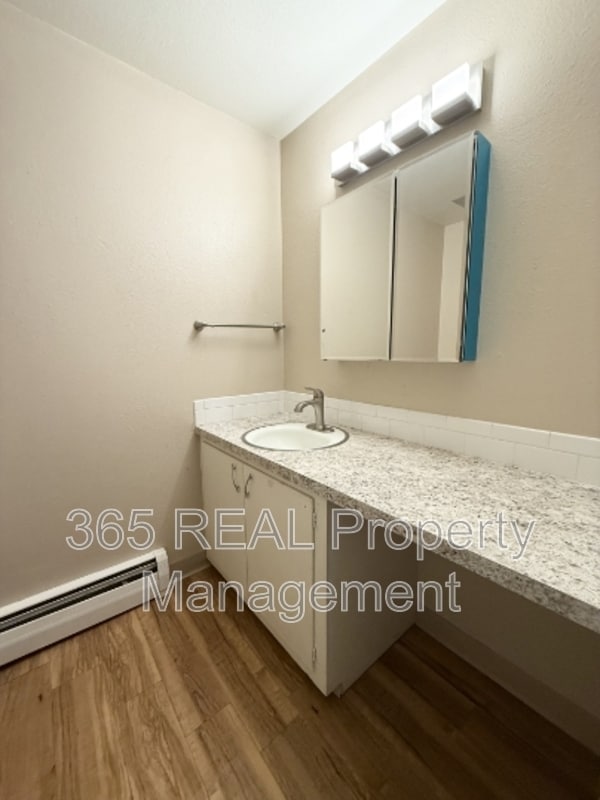 Building Photo - 1434 E 16th St