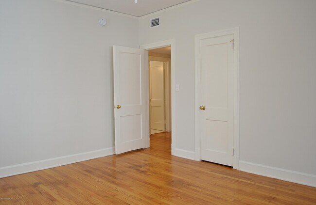 Building Photo - 2264 Myra St