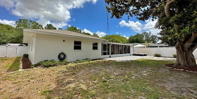 Building Photo - Updated 3/2 Home in Brentwood Heights