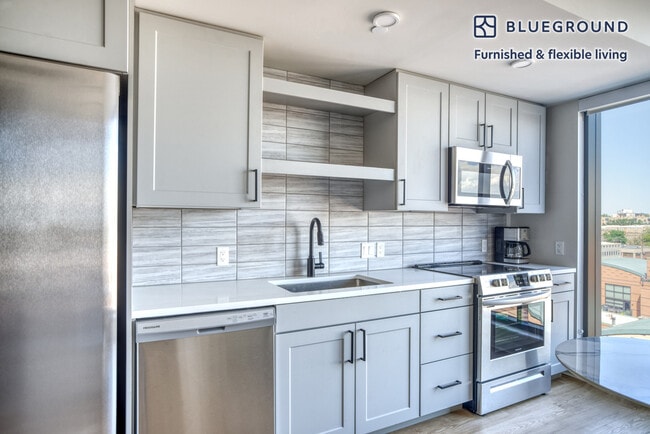 Building Photo - 140 W 10th Ave