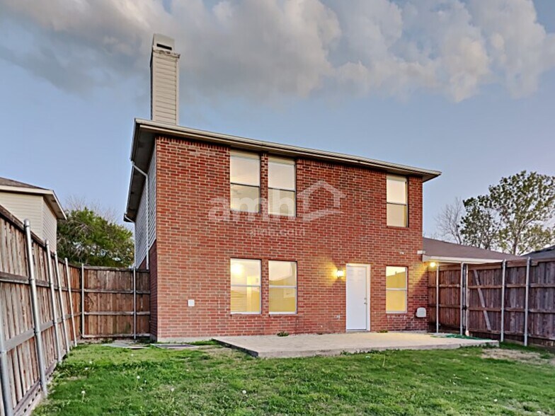 Building Photo - 1528 Englewood Dr