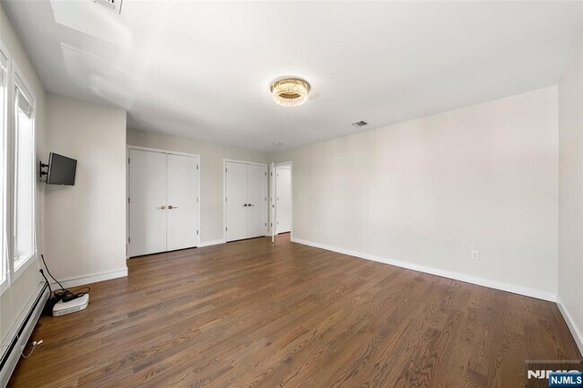 Building Photo - 506 Westview Ave