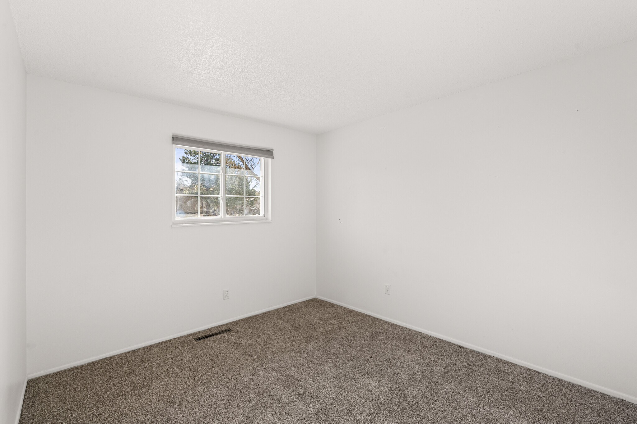 Building Photo - 4612 S Carefree Cir