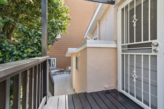 Building Photo - EPIC REA - Great Renovated ( all appliance...