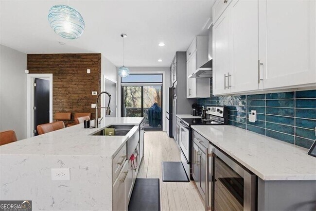 Building Photo - 1250 Breuer Mews NW