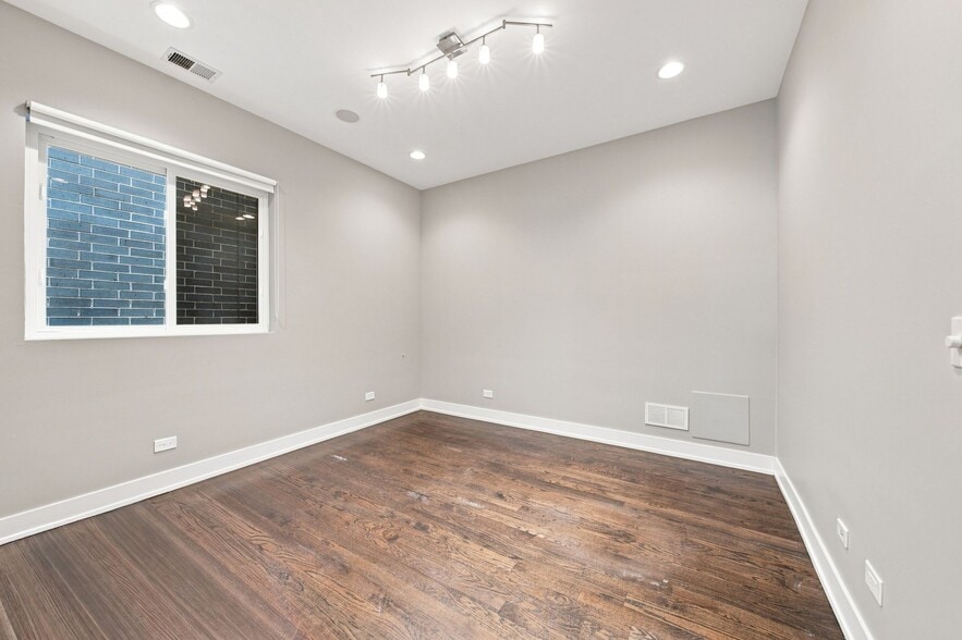 Bedroom off living room - 815 N Ashland Ave
