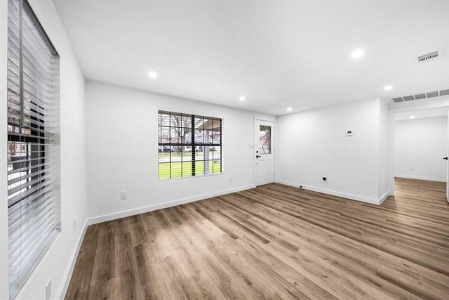 Building Photo - 305 E Kirby Ave