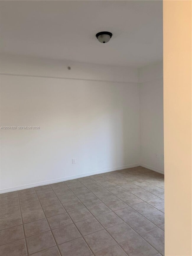 Building Photo - 906 SW 143rd Ave
